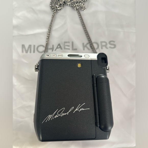 Michael Kors INSTAX BUNDLE - Camera Bag + mini70 Camera + B&W Film Pack - Picture 6 of 9